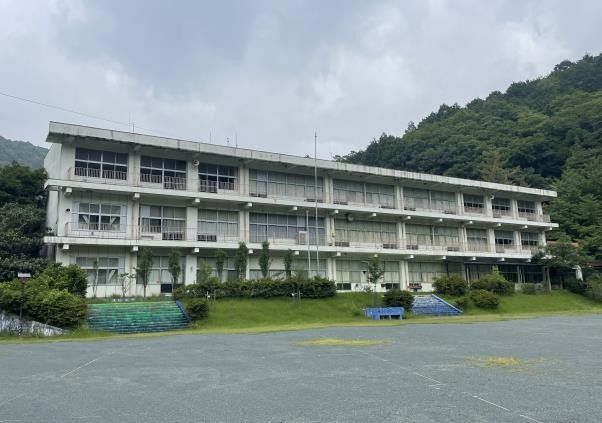Mikura Elementary School