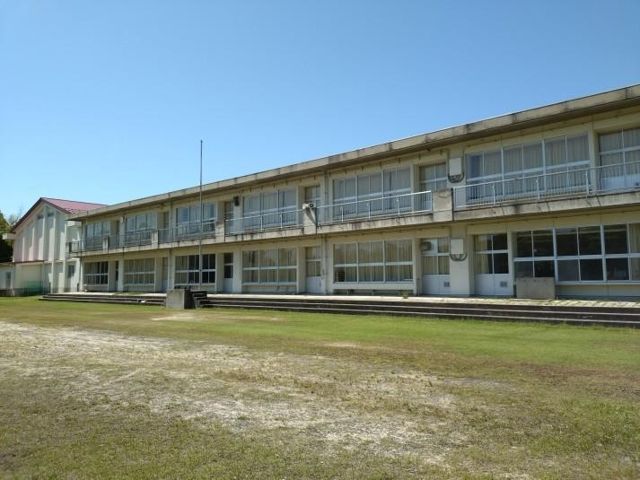 Higashi Elementary School