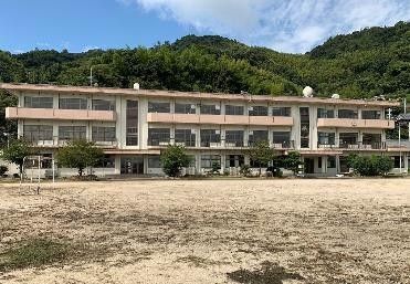Former Shimokamakari Elementary School