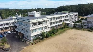 綾上中学校