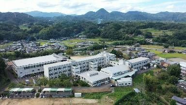 綾上中学校