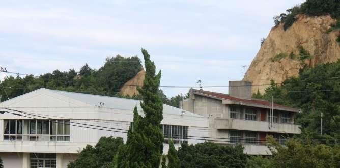 旧与島中学校