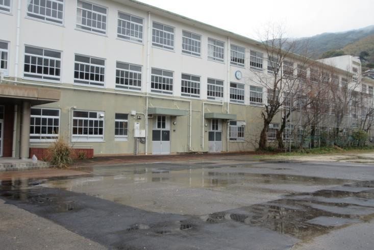 江平中学校