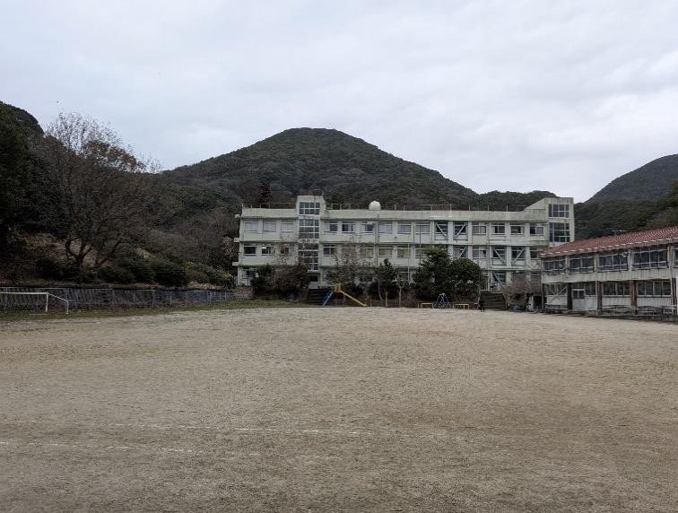 手熊小学校