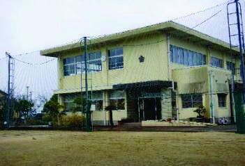 Nakamidori Elementary School